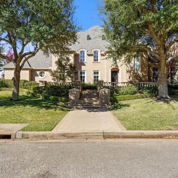 ELEGANT CUSTOM-BUILT HOME WITH DESIGNER CHANDELIERS