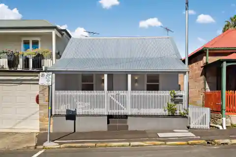 Private Birchgrove Retreat with City Convenience