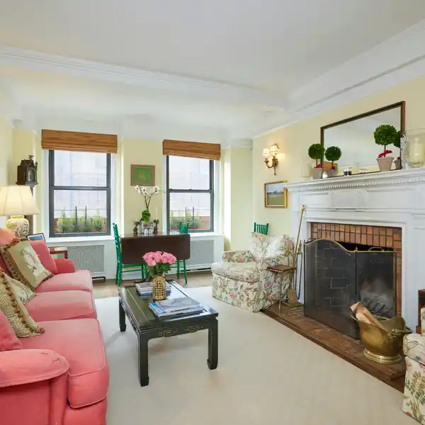 GRACIOUS PRE-WAR ELEGANCE