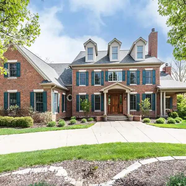 EXTRAORDINARY 21-PLUS-ACRE COUNTRY ESTATE