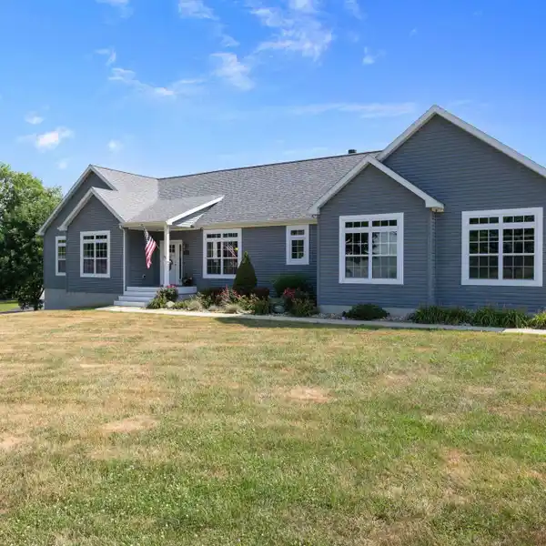 SPACIOUS HOME ON BEAUTIFUL HUDSON LAKE