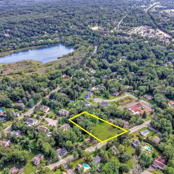 ONE AND A HALF BUILDABLE ACRES IN ALLENDALE