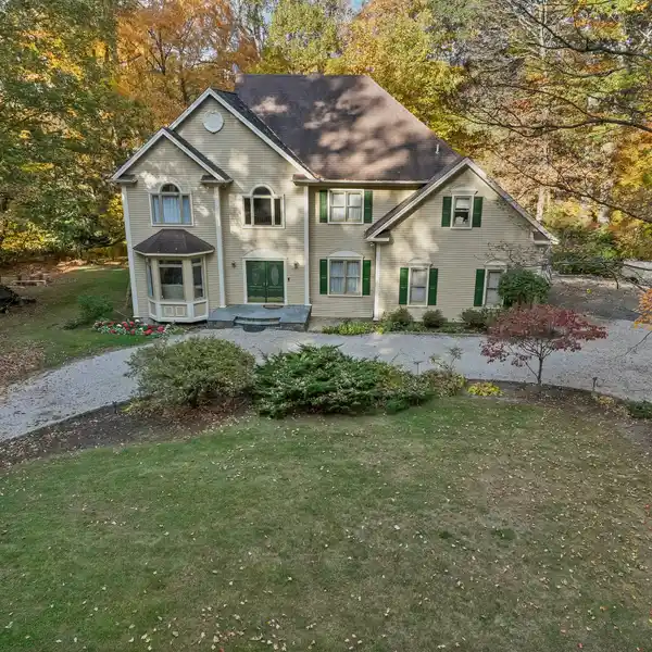 CLASSIC CHARM WITH A SPACIOUS OPEN LAYOUT