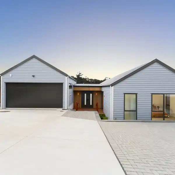 BRAND-NEW DESIGNER HOME WITH DUAL KITCHENS & SUN DECK