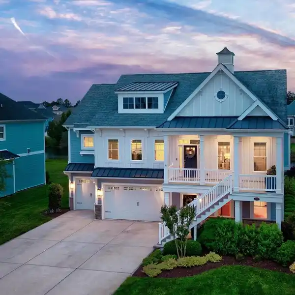 SPACIOUS, STYLISH HOME IN PREMIER PENINSULA