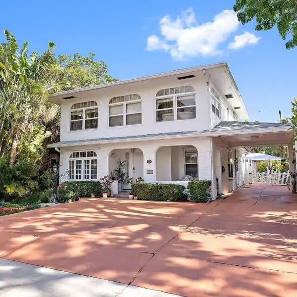 SPANISH COLONIAL ESTATE IN SOUTHLAND PARK