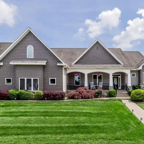 IMMACULATE HOME THAT HAS IT ALL