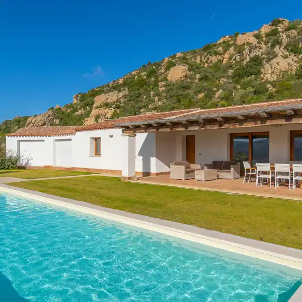 AMAZING VILLA WITH POOL IN THE HILLS OF CUGNANA