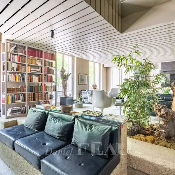 LOVELY FIRST FLOOR APARTMENT