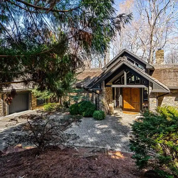 MAGNIFICENT METICULOUSLY MAINTAINED PROPERTY