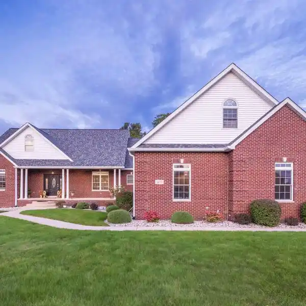 SPACIOUS CAREFULLY CRAFTED CUSTOM RANCH