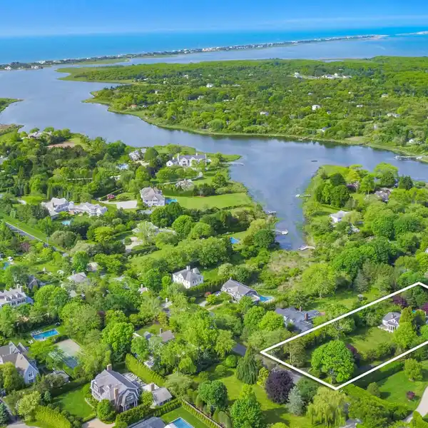 WONDERFUL STYLISH FIVE BEDROOM IN VILLAGE ESTATE AREA