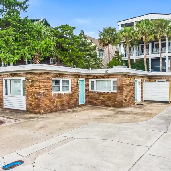 RARE OPPORTUNITY IN A DESIRABLE NEIGHBORHOOD