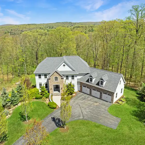 EXTRAORDINARY HOME IN A COVETED SETTING