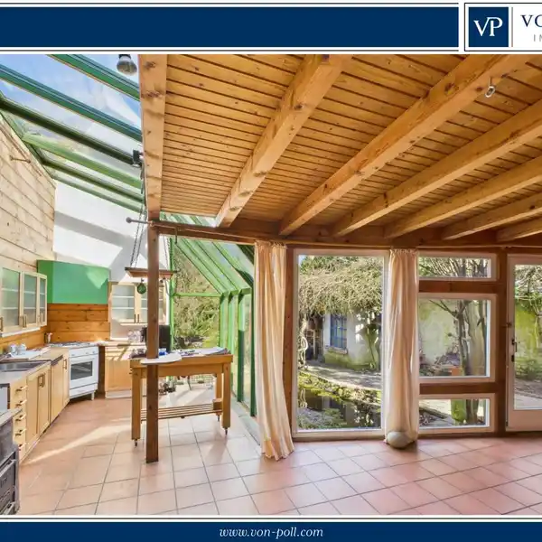 HISTORIC CHARM MEETS CREATIVE FREEDOM – LISTED SEMI-DETACHED HOUSE WITH STUDIO