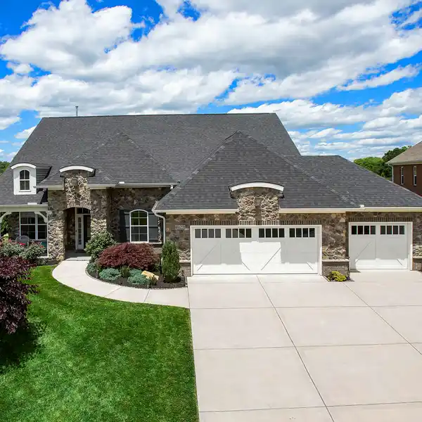 SMART LUXURY WITH BREATHTAKING OUTDOOR LIVING