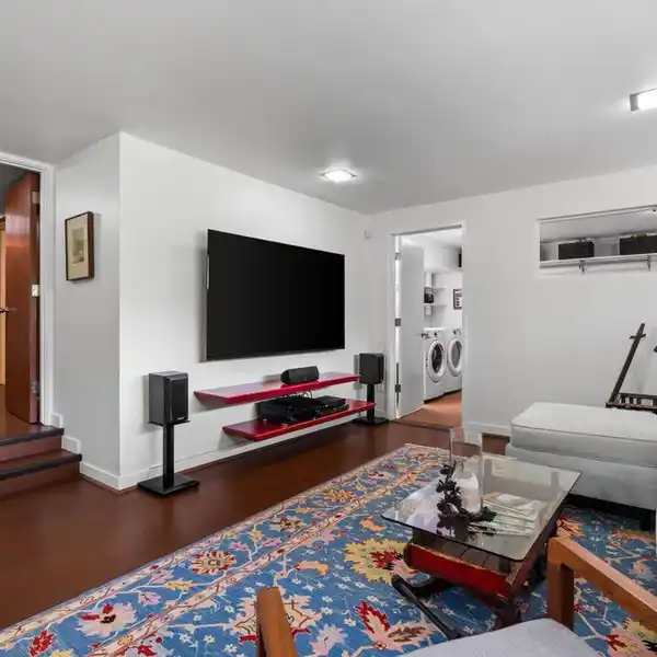 ICONIC MID-CENTURY MODERN RETREAT