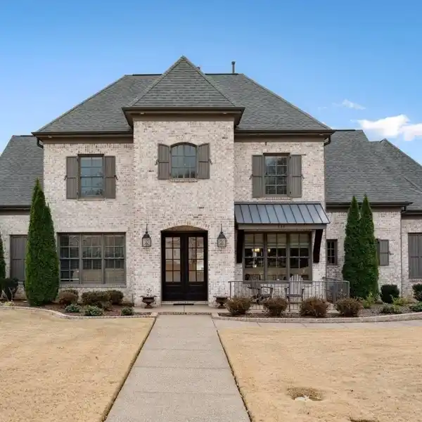 GORGEOUS LAKEFRONT HOME