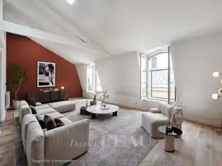 Elegant Triplex with Parking in Quiet Residence