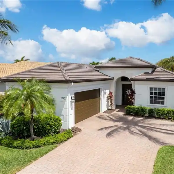 BEAUTIFULLY RENOVATED HOME IN VASARI COUNTRY CLUB