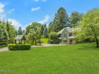 Carriage House on Four Acres