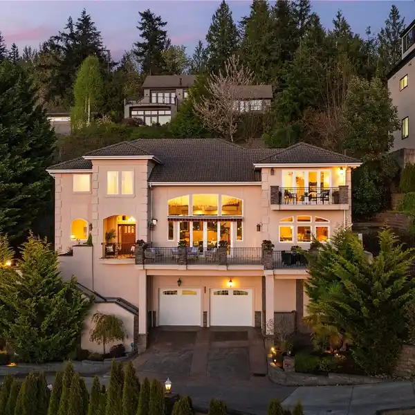 EXQUISITE CUSTOM ESTATE WITH UNOBSTRUCTED LAKE VIEWS