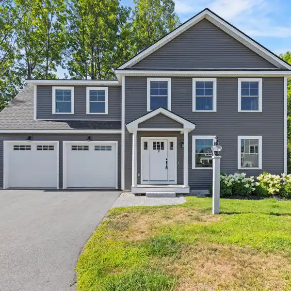 SINGLE-FAMILY AMENITIES WITH CONDO CONVENIENCES