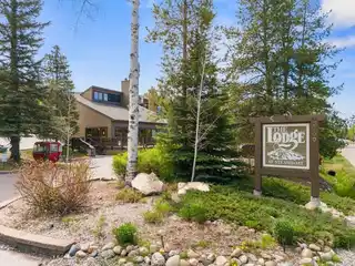 Top-floor Home in the Lodge