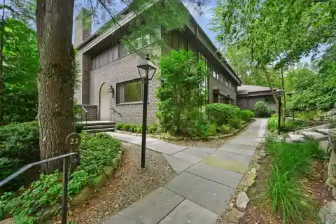 Elegant End Unit Townhouse in Canaan Close