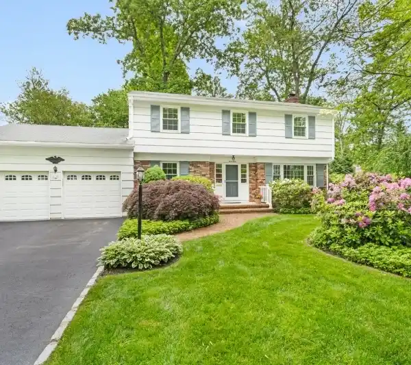 LOVINGLY MAINTAINED GEM IN PRIME LOCATION