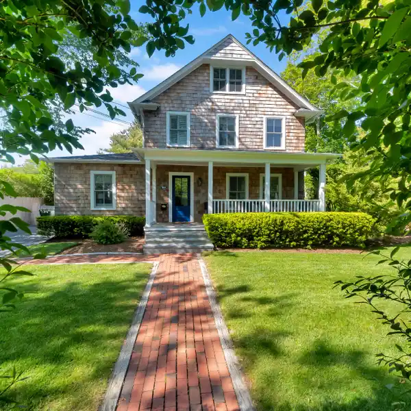 THIS CLASSIC TREASURE IS THE PERFECT PRIVATE OASIS