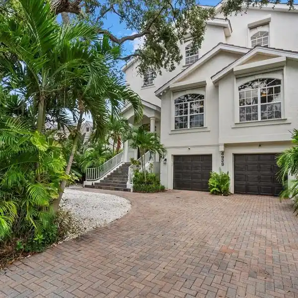 SIESTA KEY WATERFRONT RETREAT