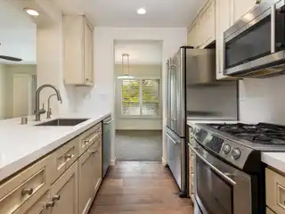 End-unit Retreat in El Escorial Villas