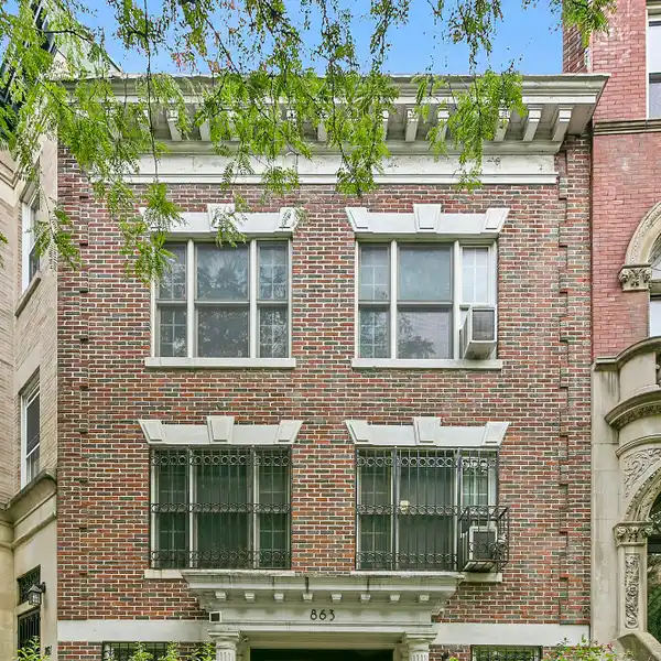GEORGIAN-STYLE TOWNHOUSE
