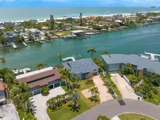 Live the Ultimate Waterfront Lifestyle