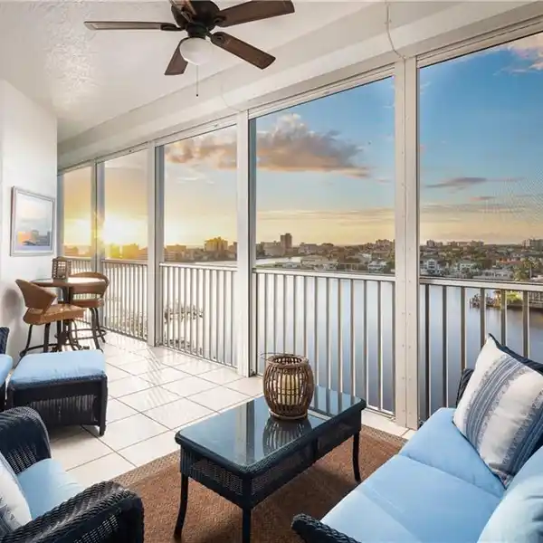 EXPANSIVE END UNIT IN REGATTA