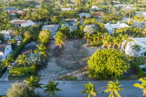 Oversized Lot in West Palm
