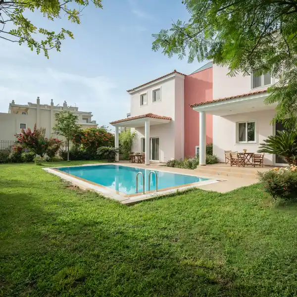 LUXURY DETACHED HOUSE OFFERING ELEGANCE AND MODERN COMFORT