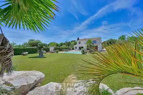 Elegant and Refined Villa in a Popular Location