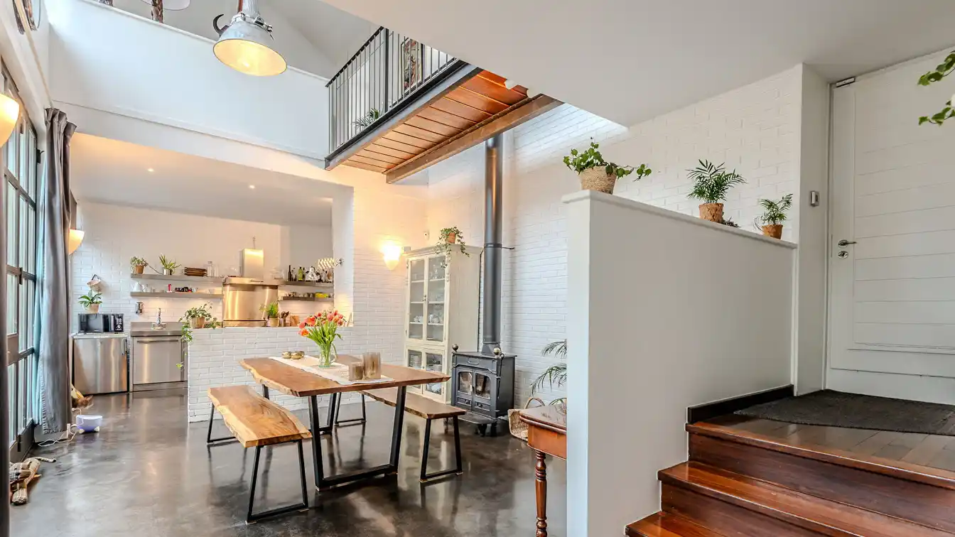 Beautifully Renovated Townhouse