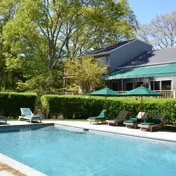 BEAUTIFULLY MAINTAINED CONTEMPORARY HOME