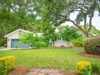 Gorgeous Home in Fort Johnson Estates