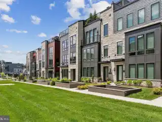 Stunning Townhouse in Amalyn