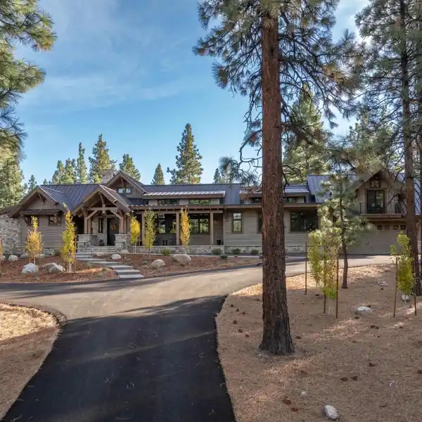 MOUNTAIN LUXURY MEETS OUTDOOR ADVENTURE