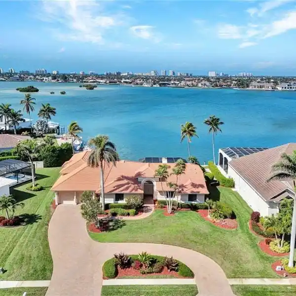 SPECTACULAR HOME IN THE PRESTIGIOUS ESTATES OF MARCO ISLAND
