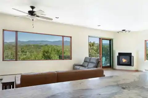 Wonderful Home with Sweeping Mountain Views