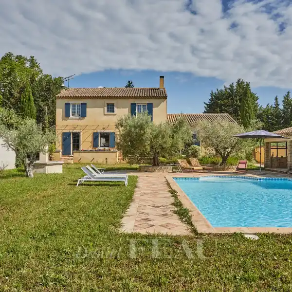TRANQUIL FAMILY OASIS WITH POOL AND CONSERVATORY