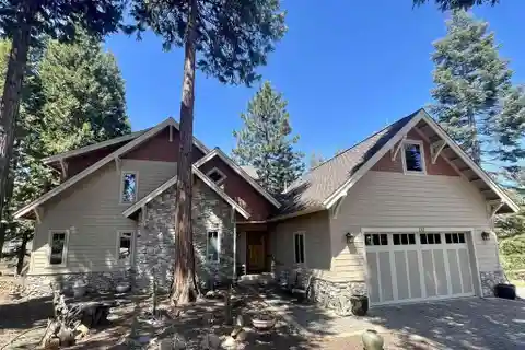 Indoor-Outdoor Bliss in Truckee’s Premier Setting