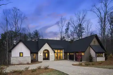 Luxury Transitional Home in Ramble Biltmore Forest