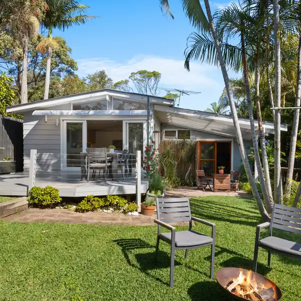 STUNNING NORTH-FACING AVALON COTTAGE